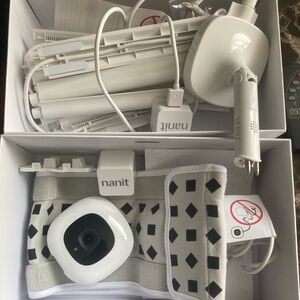NANIT PRO smart camera, wall mount AND flex stand